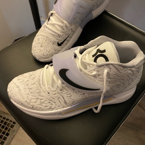 KD basketball shoes. Got them last year and she never wore them. - Picture 3 of 6